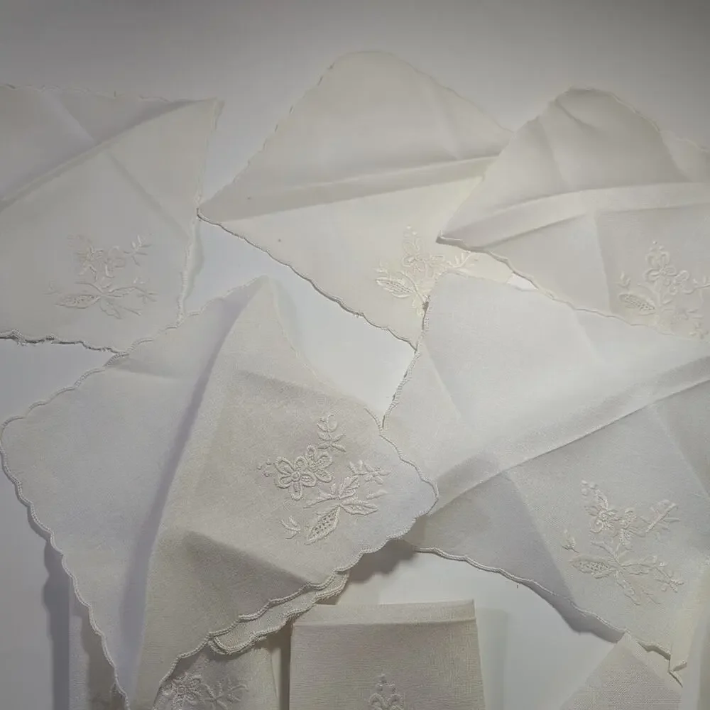 Vintage Set 25 Scallop Edged Embroidered Cloth Cocktail Napkins, 6.5